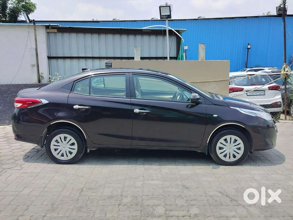 Toyota Yaris J Cvt, 2021, Petrol