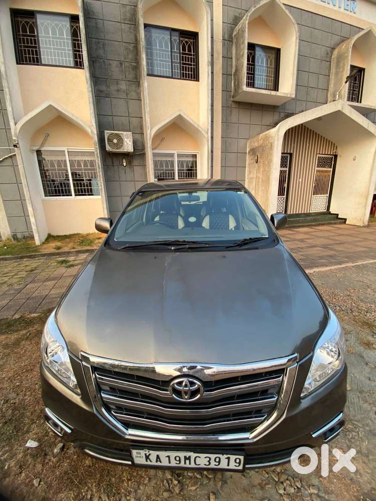 Toyota Innova (2012)