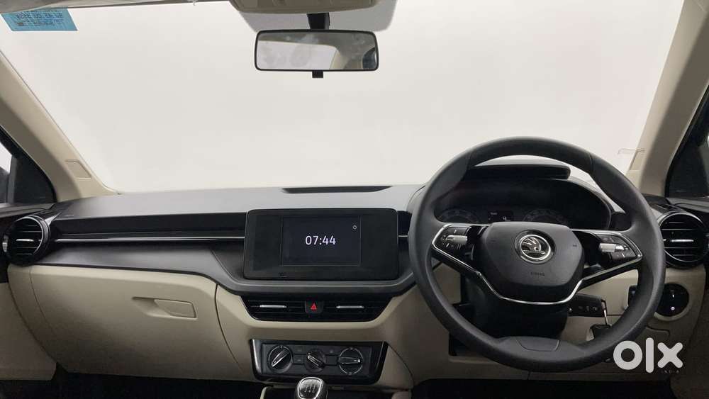 Skoda Slavia Active 1.0l Tsi Mt, 2022, Petrol