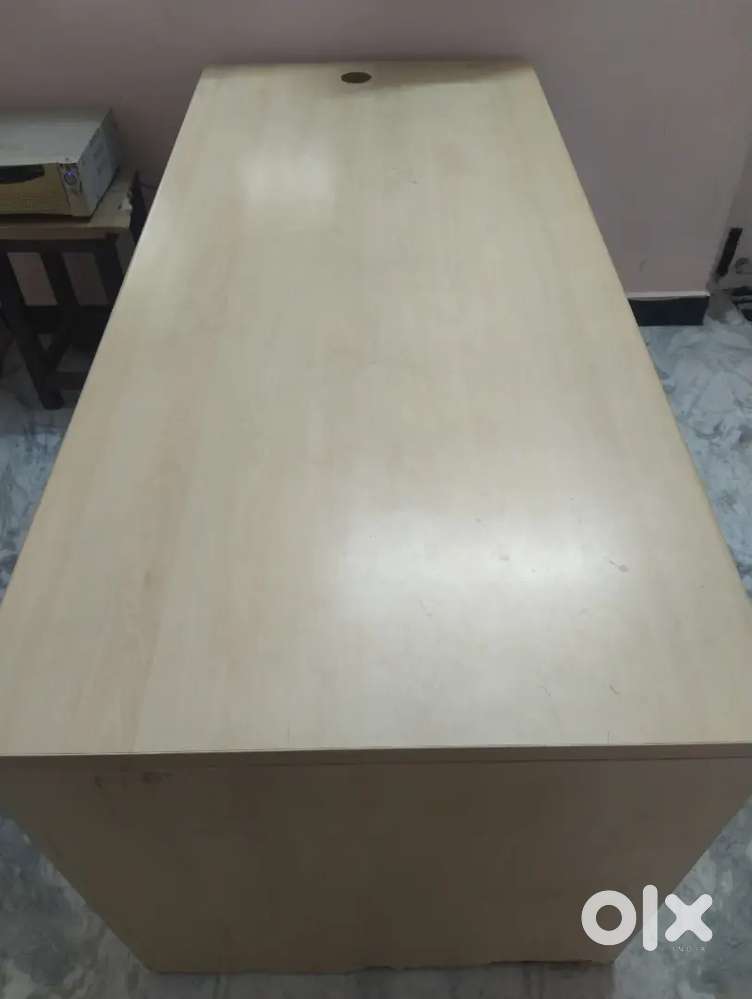 Used Computer table for sale