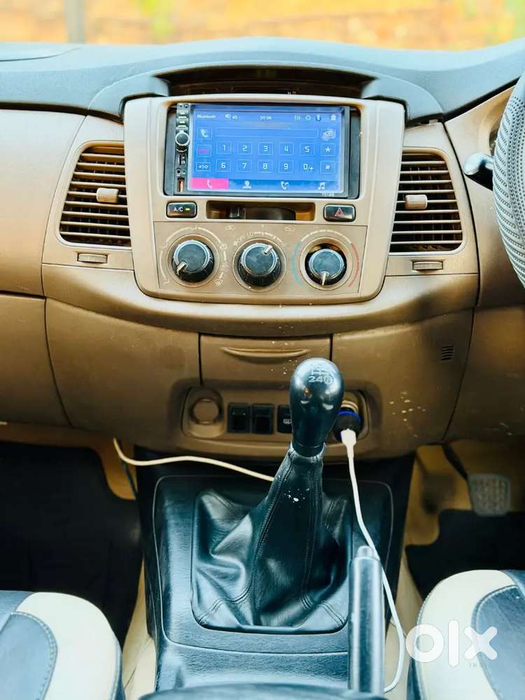 Brand: Toyota 
Model : Innova 2.5g 8seater

Fuel : Deisel :