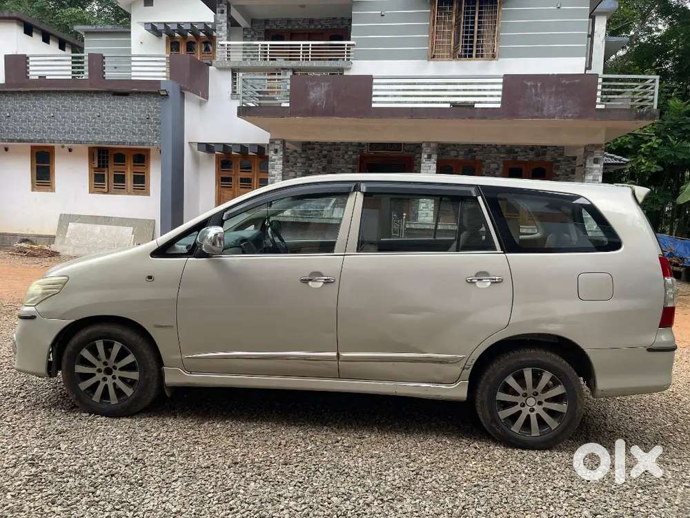 Toyota Innova 2015