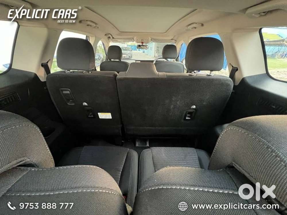 Mahindra Xuv700 2.0 Ax 5 Petrol Mt 7 Str, 2025, Petrol