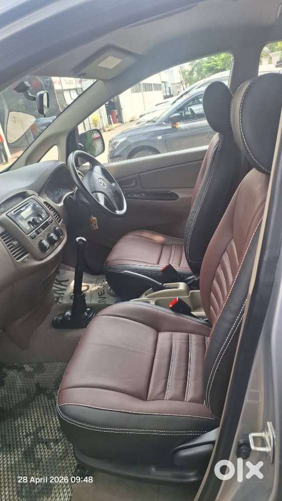 Toyota Innova 2.5 G (diesel) 8 Seater Bs Iv, 2015, Diesel