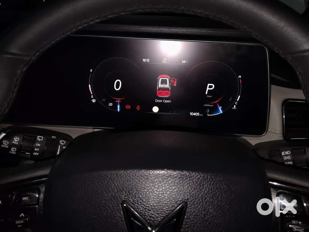 Mahindra Xuv700 2.2 Ax 7 Diesel At Luxury Pack Str, 2025, Diesel