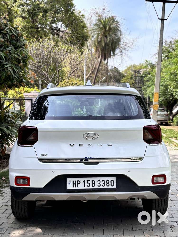 Hyundai Venue Sx (o) Mt 1.5 Diesel, 2022, Diesel
