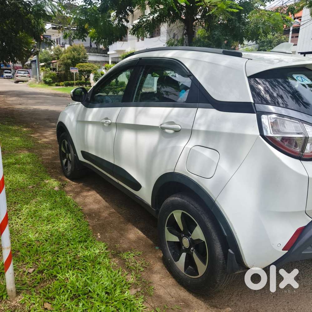 Tata Nexon 1.2 Revotron Xz Plus (s), 2017, Petrol