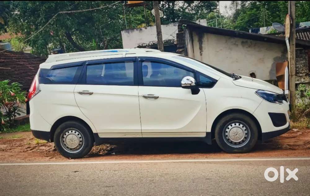 Mahindra Marazzo M2