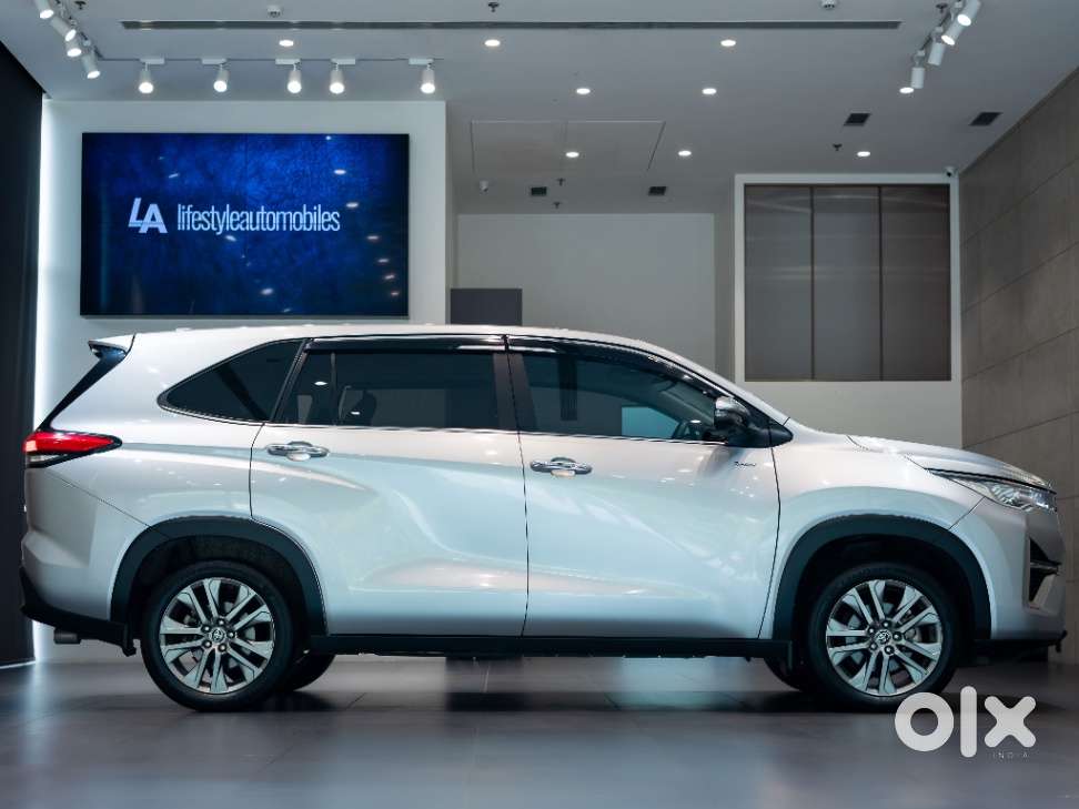 Toyota Innova Hycross 2.0 Zx Hybrid 7 Str, 2025, Petrol
