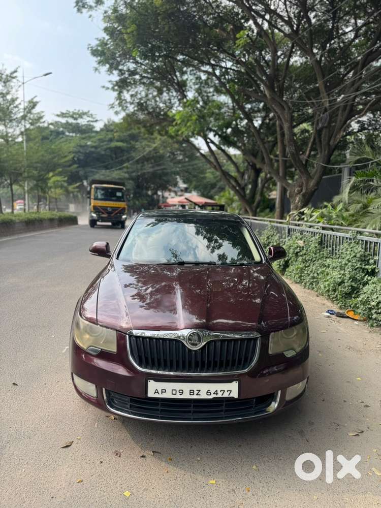 Skoda Superb Petrol 2011