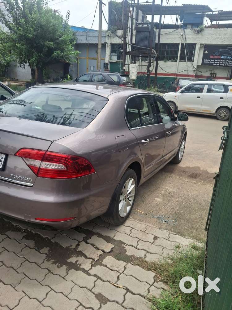 Skoda Superb [2014-2016] 1.8 Style Tsi At, 2014, Petrol