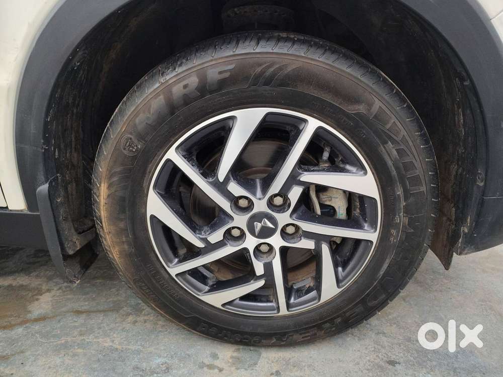 Mahindra Xuv300 1.2 W8 (o) Amt Petrol, 2023, Petrol