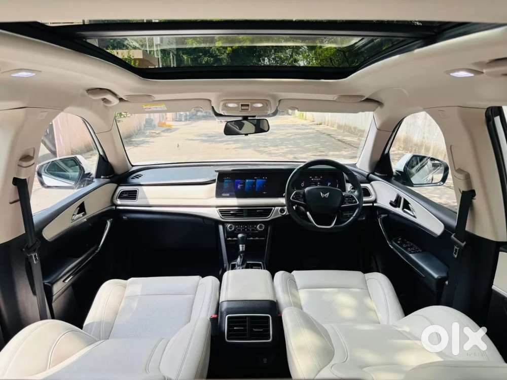 Mahindra Xuv700 2.0 Ax 7 Petrol At Luxury Pack Str, 2022, Petrol
