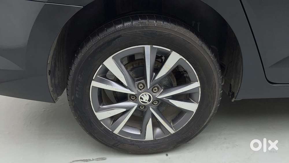 Skoda Slavia Style 1.0l Tsi Mt, 2022, Petrol