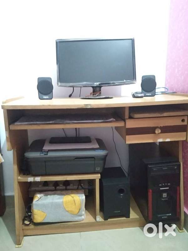 Complete Computer Desktop Set with, With Computer table