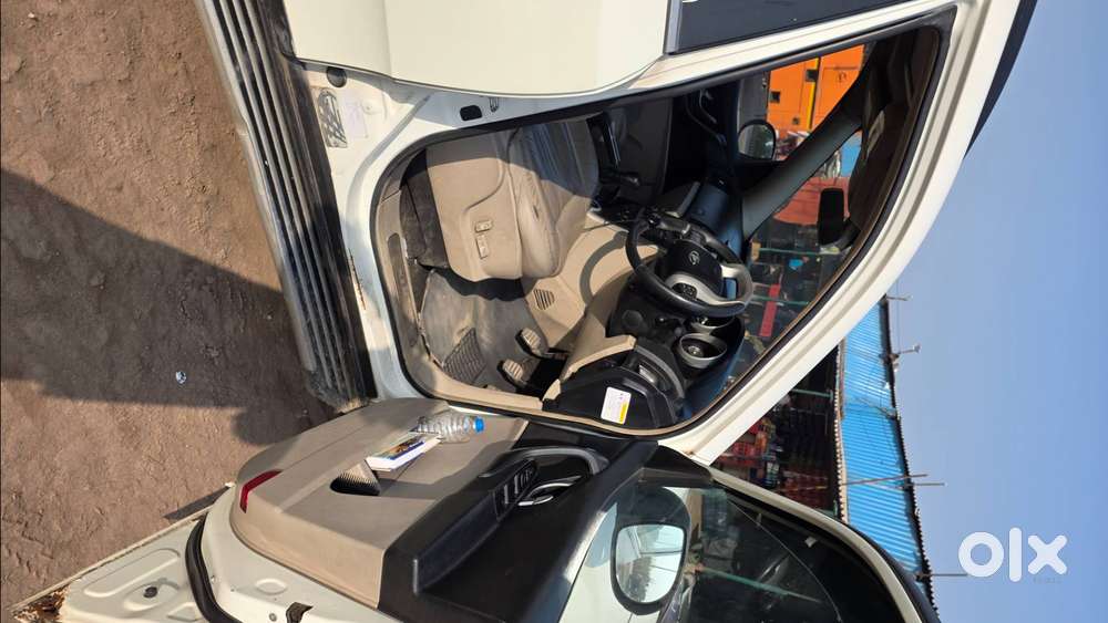 2016 Xuv500 W10  Sunroof  New Tyres Only 6 Months Old  Mint Conditi