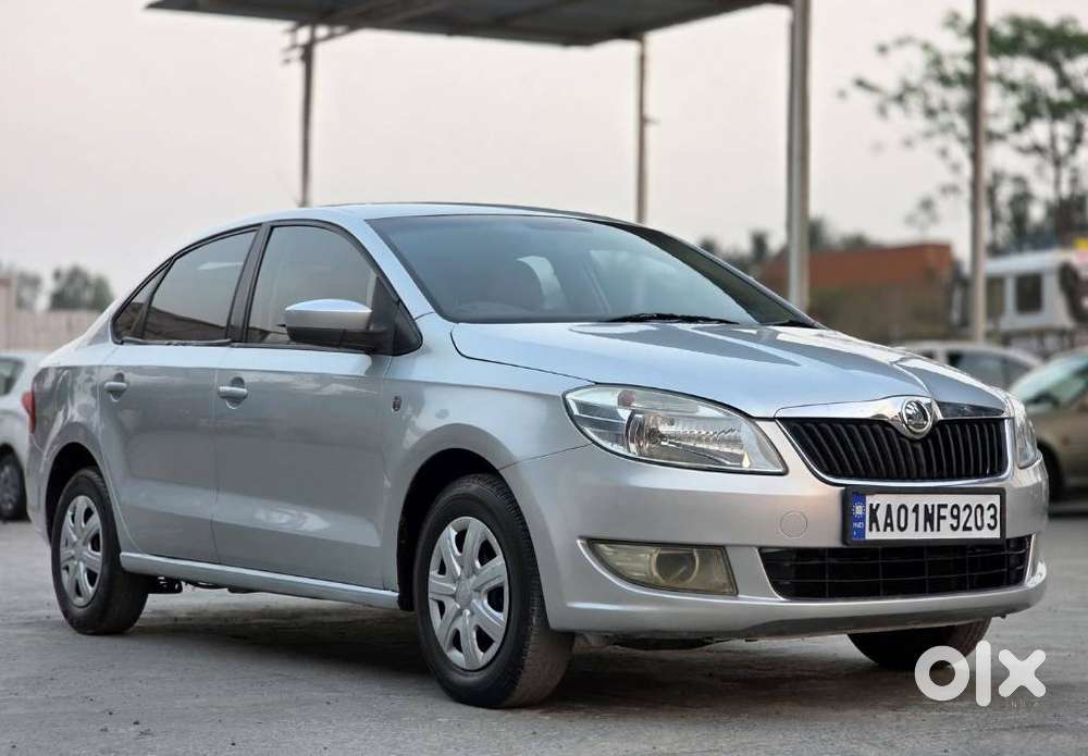 Skoda Rapid Ambition 1.6 Mpfi Manual, 2012, Petrol