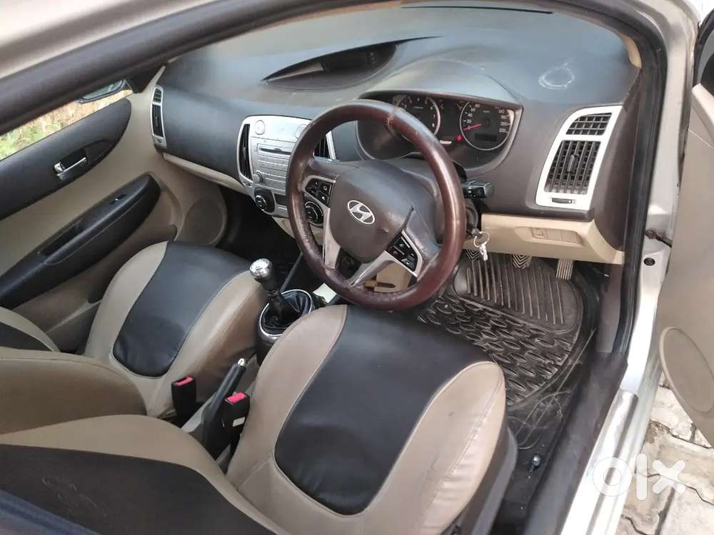 Hyundai New I20 Sportz 2011 Second Owner