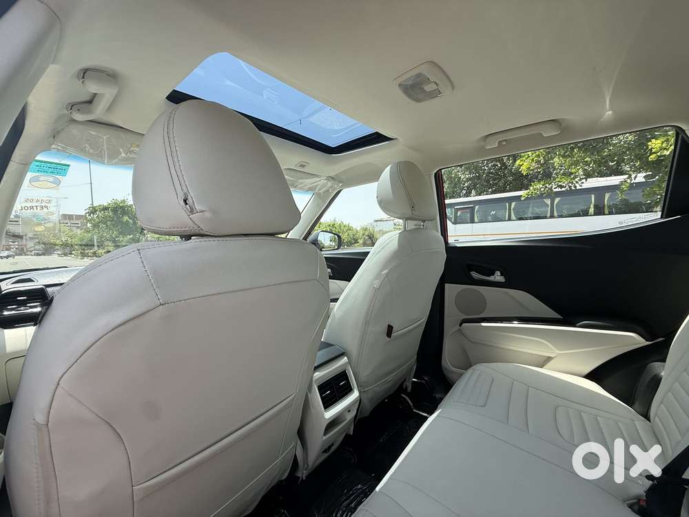 Mahindra Xuv 3xo Ax5 Pm At, 2025, Petrol