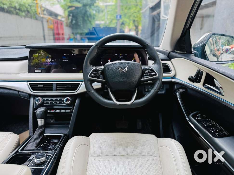 Mahindra Xuv700 2.0 Ax 7 Petrol At Luxury Pack Str, 2022, Petrol