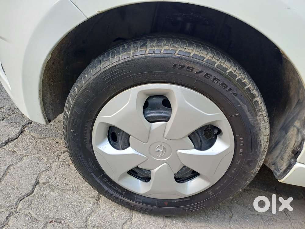 Tata Tiago 1.2 Revotron Xt (o), 2016, Petrol