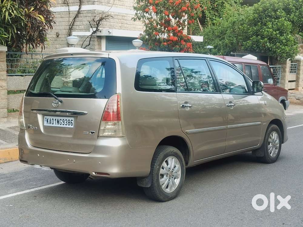 Toyota Innova 2.5 V 8 Str, 2010, Diesel