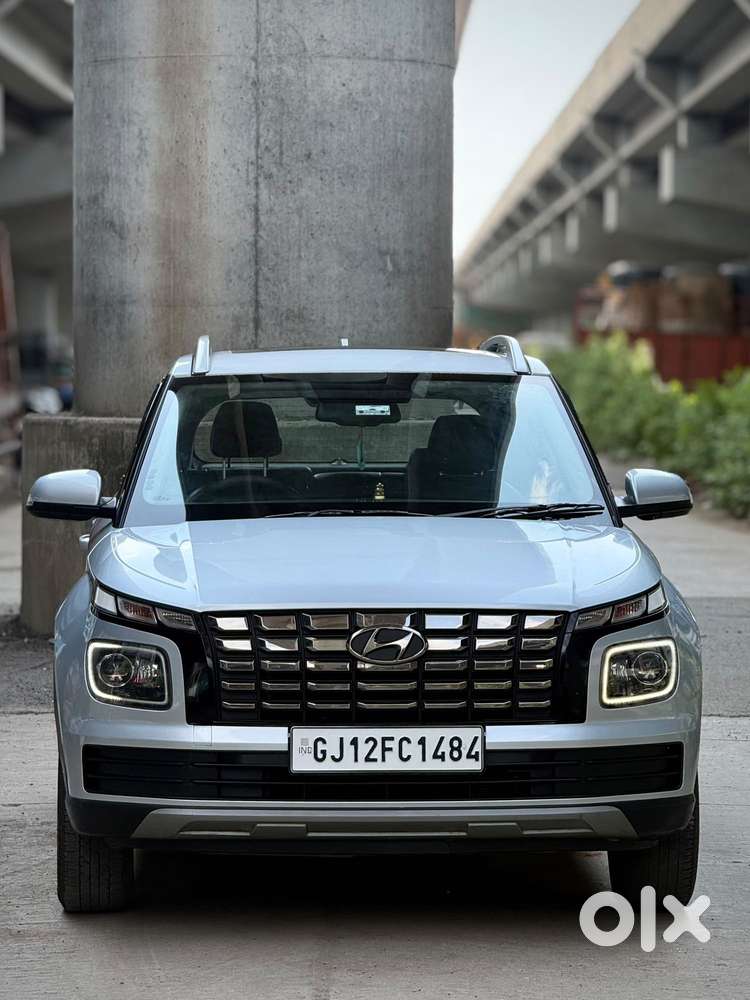 Hyundai Venue Sx Dual Tone, 2022, Cng & Hybrids