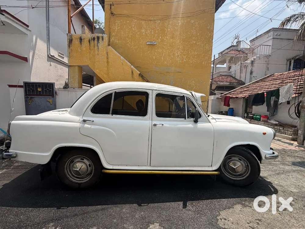 Ambassador Mark 3.  Hm Isuzu