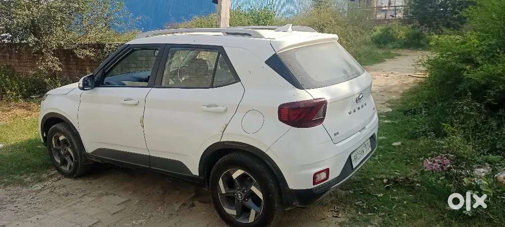 Hyundai Venue 2021 Petrol 76000 Km Driven