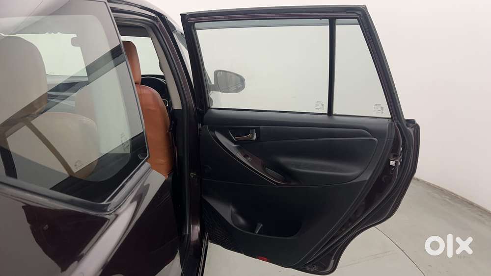 Toyota Innova Crysta 2.8 Gx At 8s, 2016, Diesel