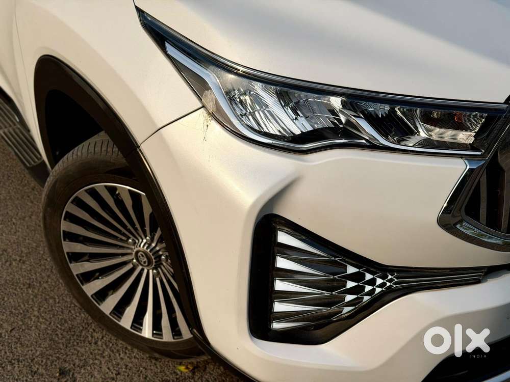 Toyota Innova Hycross 2.0 Vx (o) Hybrid 7 Str, 2025, Petrol