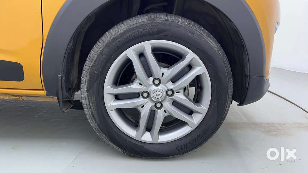 Renault Triber Rxz Easy-r Amt, 2025, Petrol