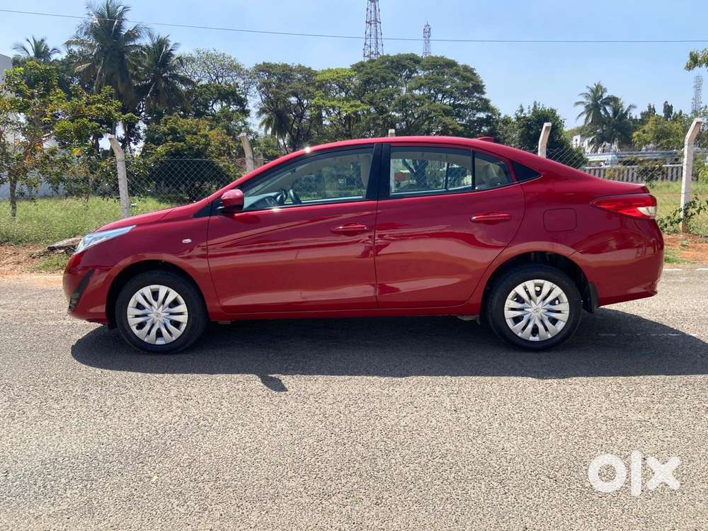 Toyota Yaris V Cvt, 2019, Petrol