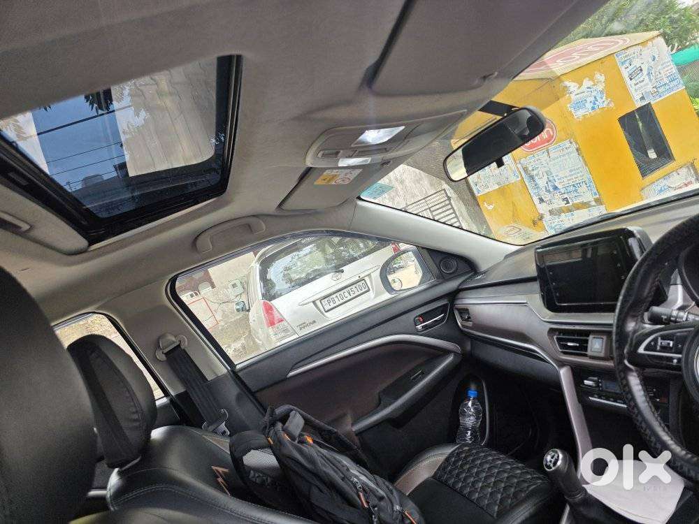 Maruti Suzuki Brezza 1.5 Zxi Smart Hybrid, 2023, Petrol