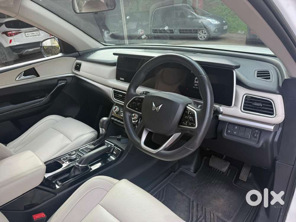 Mahindra Xuv700 2.2 Ax 7 Diesel At Str, 2023, Petrol