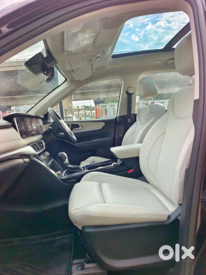 Mahindra Xuv700 Ax7l 6 Str At, 2025, Diesel