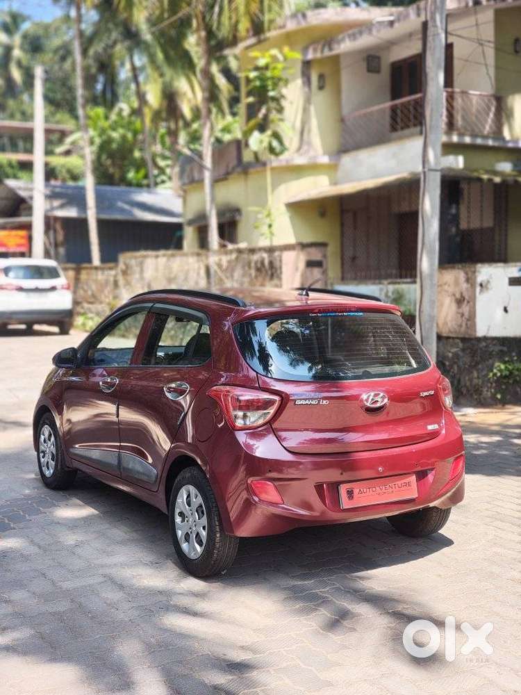 Hyundai Grand I10 Sportz, 2015, Petrol