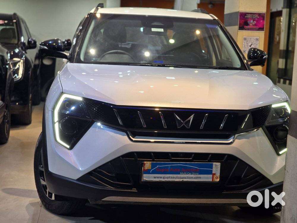Mahindra Xuv 3xo Ax5 Pm Mt, 2025, Petrol