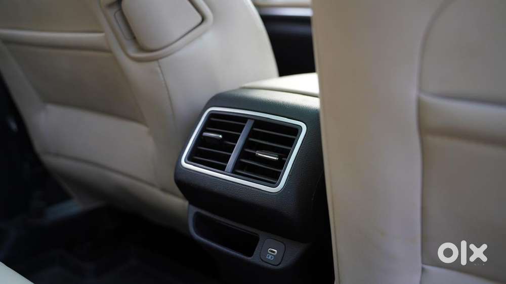 Mahindra Xuv700 2.0 Ax 7 Petrol At Str, 2022, Petrol