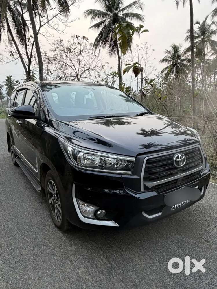 Toyota Innova Crysta 2025 Diesel 8200 Km Driven , Accessories Fitted