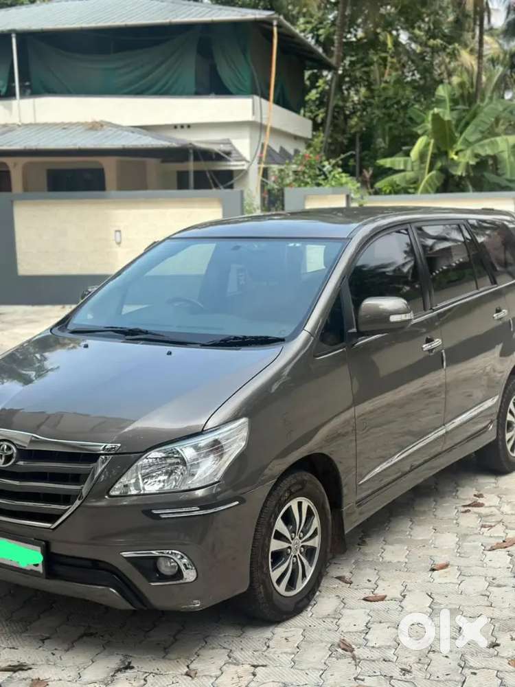 Toyota Innova 2015 V