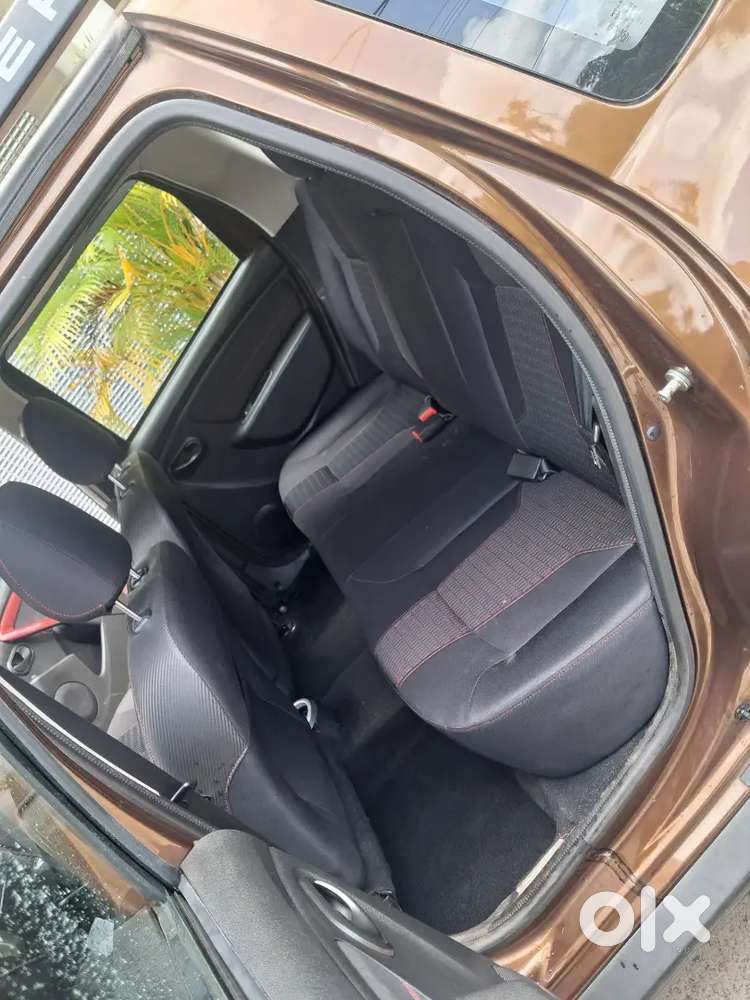 Neat Anad Clean Vechile Fully Showroom Service 4 New Tyre .no Replace