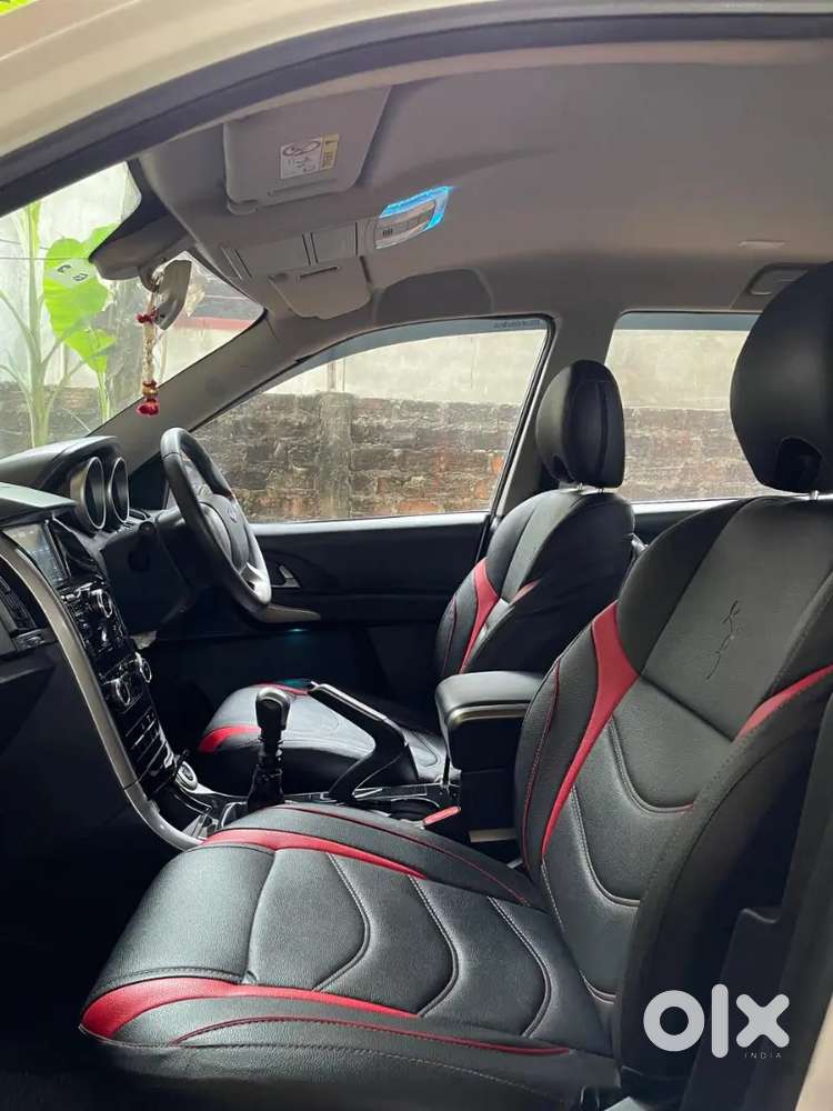 Mahindra Xuv500 W7 Pearl White  49000 Km Driven