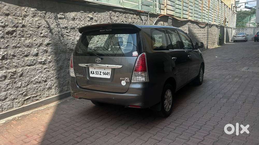 Toyota Innova 2.5v For Sale