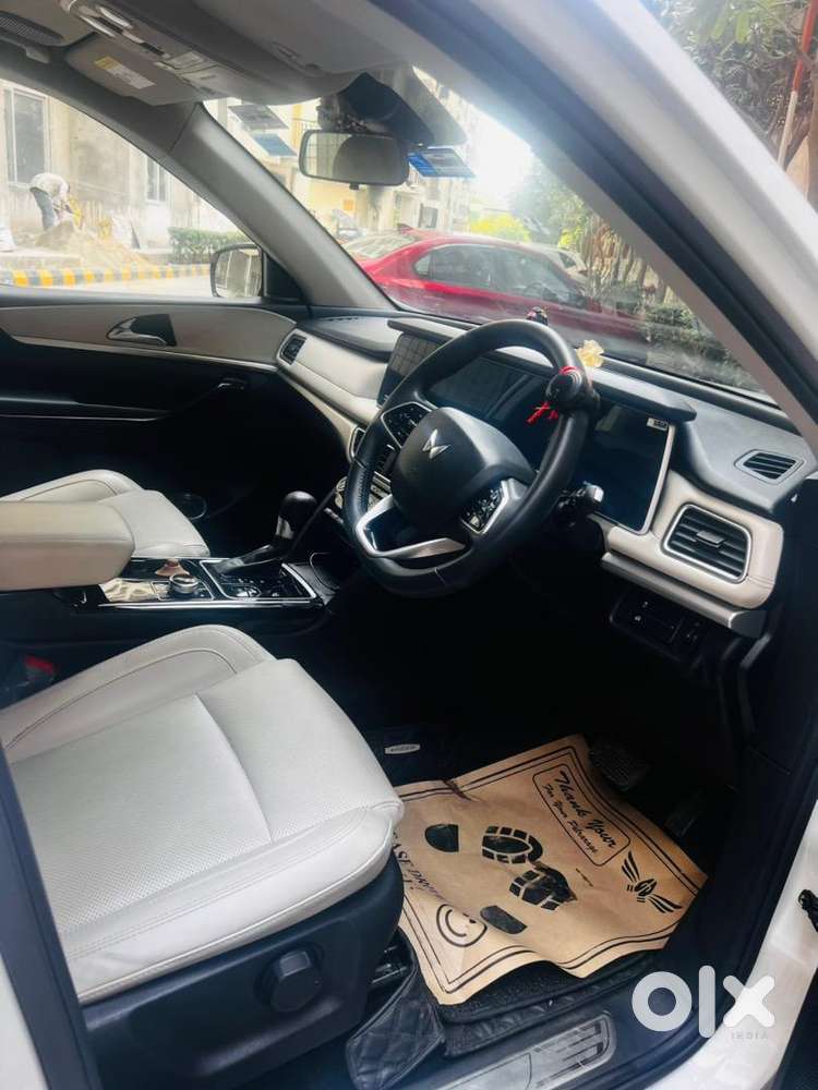 Mahindra Xuv700 7seater Luxury Top Model Petrol 2022 Automatic
