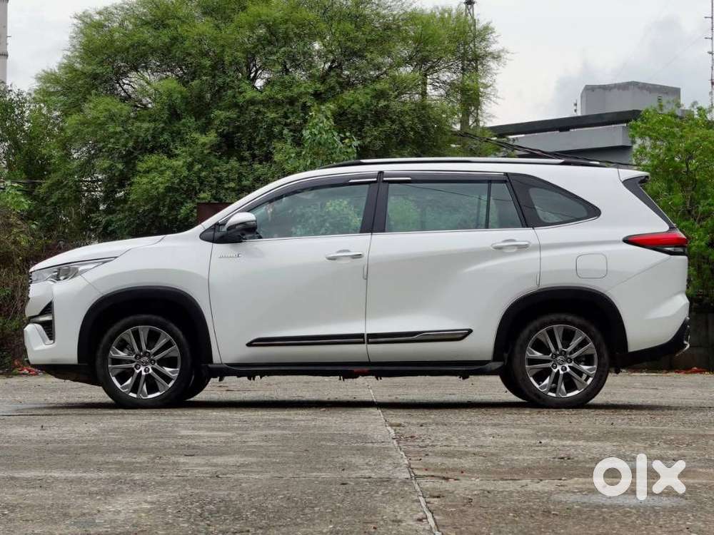 Toyota Innova Hycross 2.0 Zx Hybrid 7 Str, 2023, Petrol