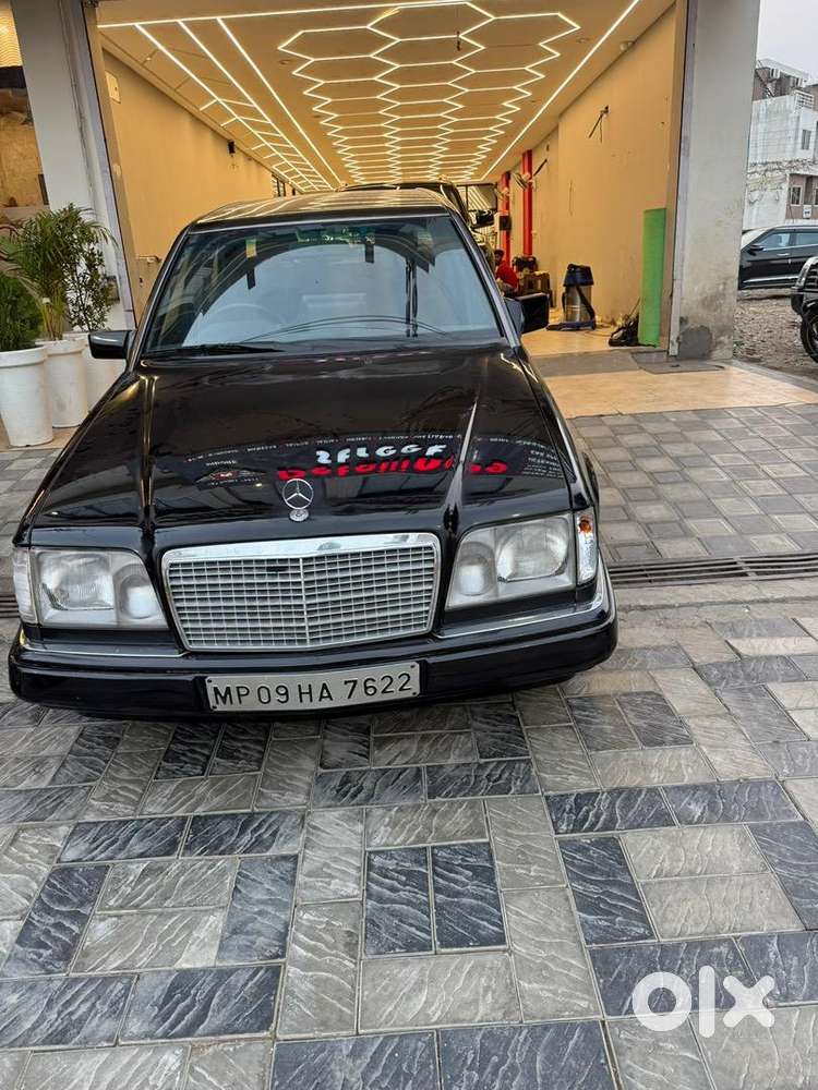 Vintage Mercedes E250 Diesel