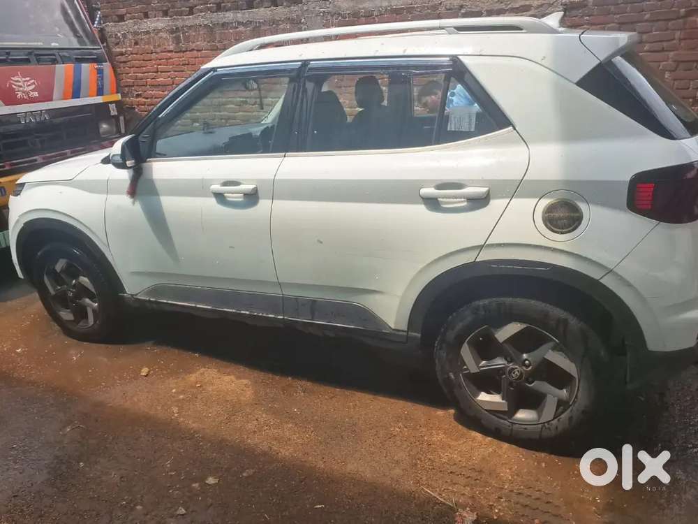 Hyundai Venue 2022 Petrol 82000 Km Driven