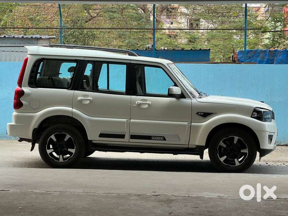 Mahindra Scorpio S11 Mt 7s, 2023, Petrol