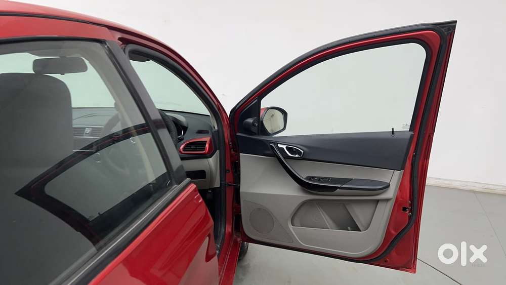 Tata Tiago Xza, 2017, Petrol